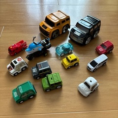 恐竜、電車、車等のおもちゃ
の画像