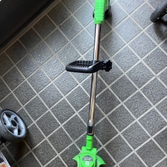 充電式草刈り機　　小回りきいて使いやすい