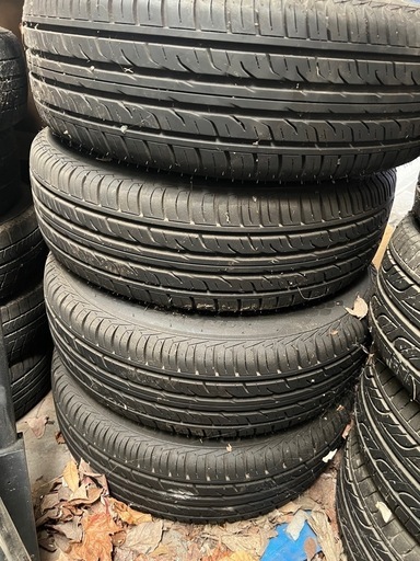 商談中5穴　トヨタ　215/65/16