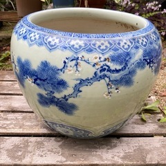 昔の火鉢　メダカの水槽に