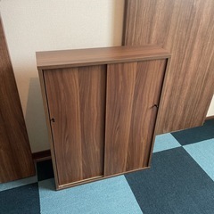 収納棚　ダークブラウン　隙間収納
