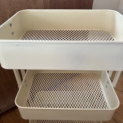 値下げ‼️ IKEA ワゴン 白 キャスター付きの画像