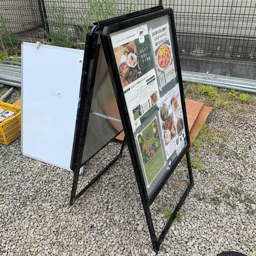 立て看板と立てホワイトボード