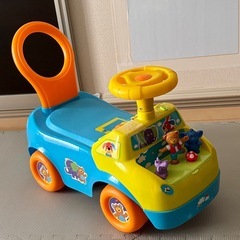 室内乗り物　キックカー　足蹴り車　おもちゃ