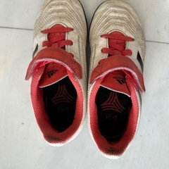 adidasのサッカースパイク
