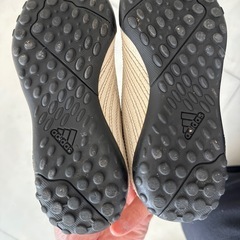 adidasのサッカースパイクの画像