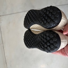 adidasのサッカースパイクの画像