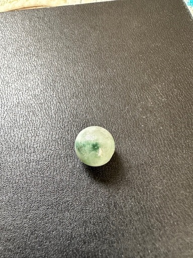 糸魚川翡翠 ヒスイ 10ミリ玉 天然石 パワーストーン 緑色 ビーズ 一粒【お値下げ致しましたm(_ _)m】