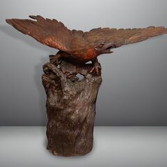 鷹の木彫り