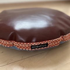 ブルー＆革　クッションの画像