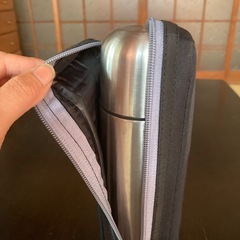 【新品未使用】ステンレスボトル　500ml 水筒　保温・保冷　カバー付き　シンプルの画像
