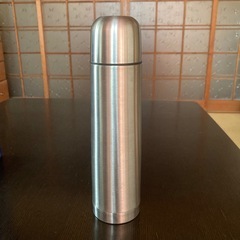 【新品未使用】ステンレスボトル　500ml 水筒　保温・保冷　カバー付き　シンプルの画像