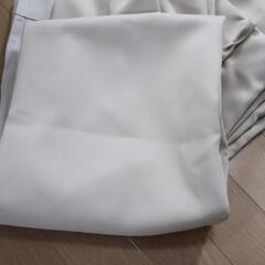 カーテン　ベージュの画像