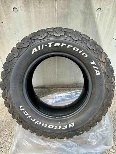 【取引中】
BF Goodrich All-Terrain KO2 タイヤのみ4本
