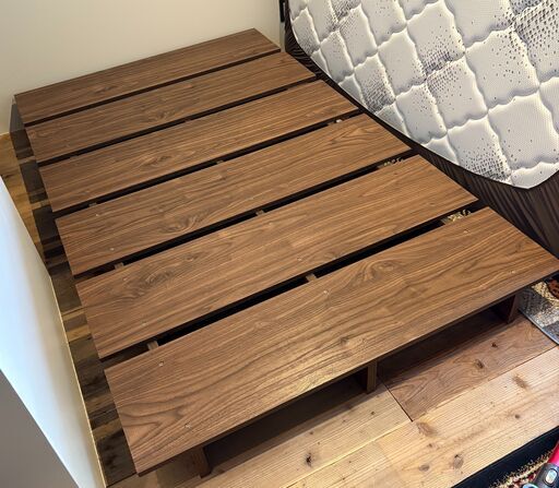 【使用感あり】LOWYA ローベッドフレーム（シングル・ウォルナット）