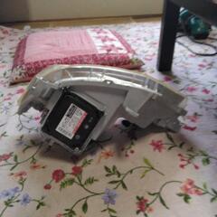 タントカスタムヘッドライト右側の画像