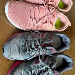 【女性限定無料引き渡し】NIKEとNew balanceスニーカ...