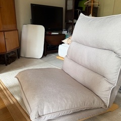 ビーカンパニーで2年前に購入しましたが　座ることがないため出品いたします