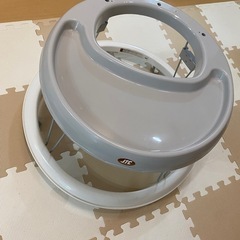 歩行器　(他と一緒に貰ってくれる方は100円引き)