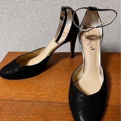 ストラップパンプス　ヒール