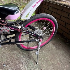 子供用自転車　20インチ　黒　ピンク　カゴ付きの画像