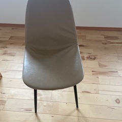 ベージュ　イームズチェア