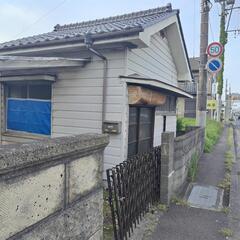 一軒家二階建て、残置物あり、格安でご紹介します。