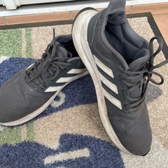adidas スニーカー