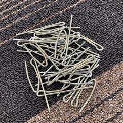 金属製カーテンフックの画像