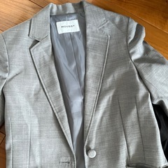 オフィスカジュアル　服の画像