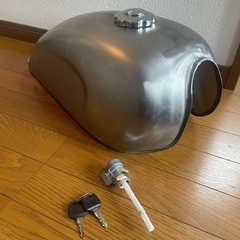 バイク　ガソリンタンク　オートバイ　汎用品　新品　