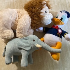 ぬいぐるみ　ドナルド　ライオン　ゾウ
