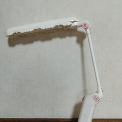 白×ピンク　机に付けるタイプ　ライトの画像
