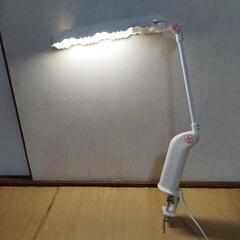 白×ピンク　机に付けるタイプ　ライト