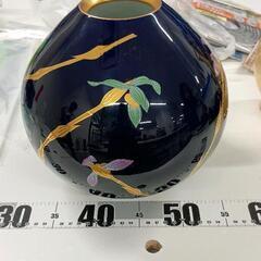 0516-194 有田焼　香蘭社　金彩蘭柄　瑠璃色花瓶