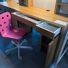 IKEA デスクセット　チェア付きの画像