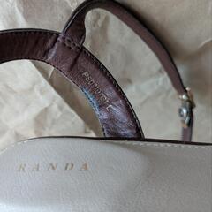 RANDA 型押しストラップヒールサンダル の画像