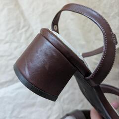 RANDA 型押しストラップヒールサンダル の画像