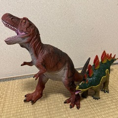 恐竜　フィギュア　2体