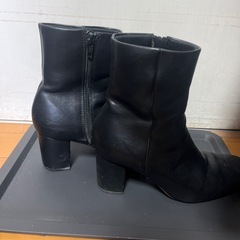 ショートブーツ 黒の画像