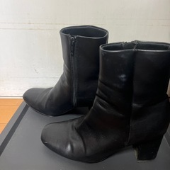 ショートブーツ 黒の画像