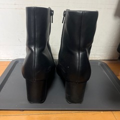 ショートブーツ 黒の画像