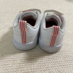 adidas くつ　13cm ストライプの画像