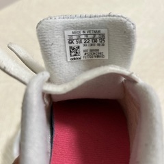 adidas くつ　13cm ストライプの画像