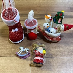 サンタクロースのぬいぐるみと飾りセット
