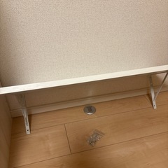壁面収納 飾り棚 白 アンティーク金具 賃貸壁 穴が目立ちにくい...