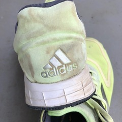 adidasスニーカーの画像