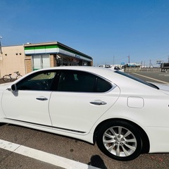 LEXUS LS600H ハイブリッドの画像