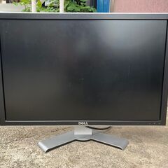 DELLのモニター、画面サイズは64 x 40 cm