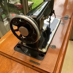 足踏みミシン  レトロ調の画像